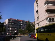 此房满五一套,一梯两户,通透格局好,朝南视野开阔