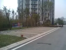 精装两房,距轻轨3号线花溪轻轨站100米,交通方便