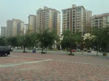 东骏四期,方正大四房双套间,通地下车库,有车位可卖