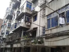 此房满五年采光好通透,中楼层阳光很好