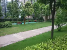 交通方便,楼下就是商场,步行800就是照母山