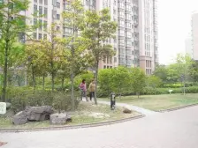 小区湖中心 电梯中区东边套 精装三房朝南