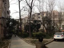 一梯一户,天井30平方,双轨交,门口就是公园,钥匙房