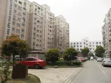 地铁500米前排位置,好楼层,一梯三户边套,南北户型