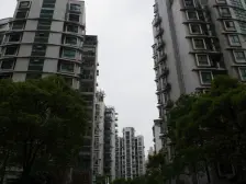 一梯两户小高层顶复,独用双露台。内环内有车位户型好